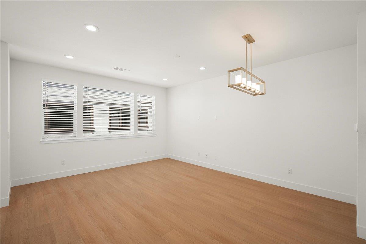 Detail Gallery Image 3 of 25 For 224 Carroll St #8,  Sunnyvale,  CA 94086 - 3 Beds | 2/1 Baths