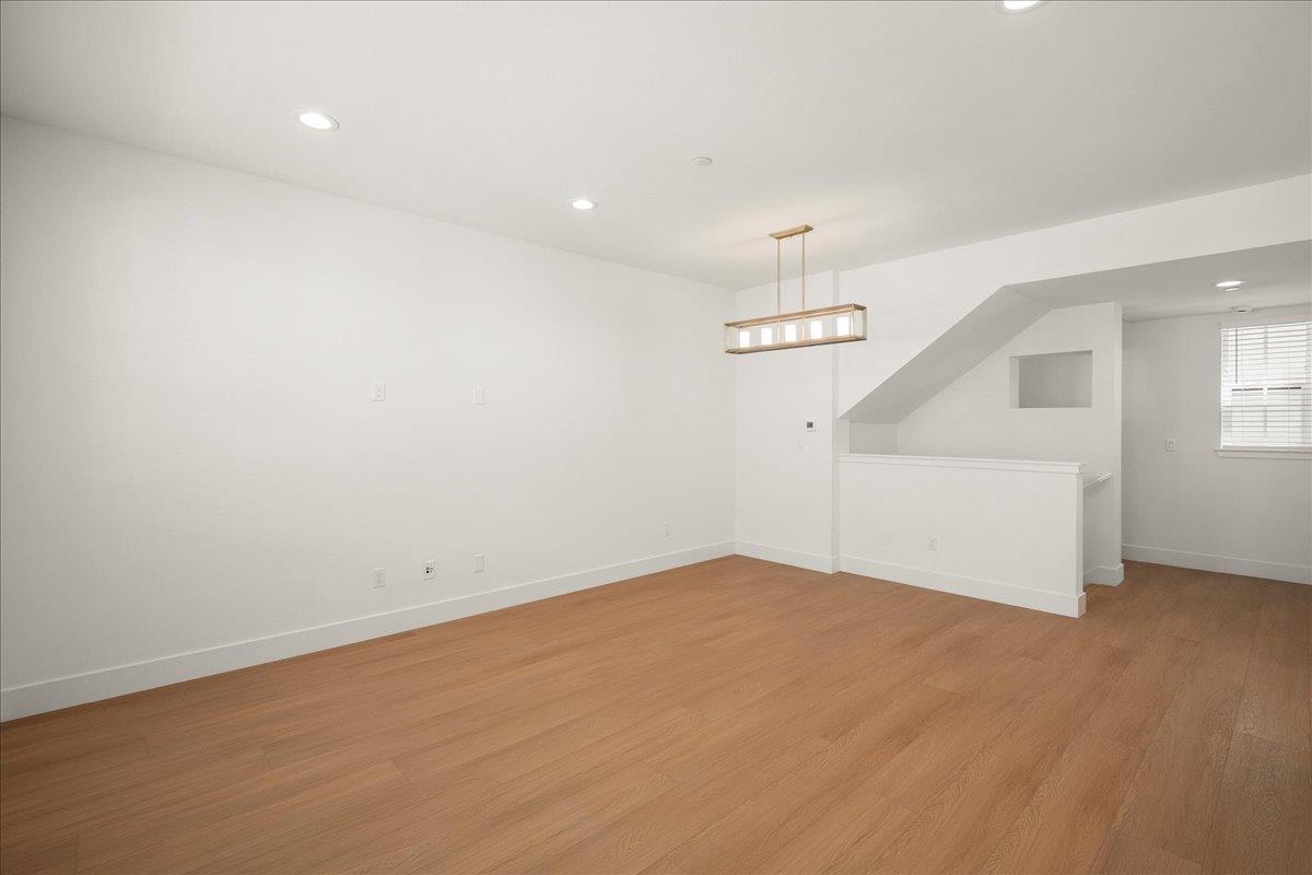 Detail Gallery Image 4 of 25 For 224 Carroll St #8,  Sunnyvale,  CA 94086 - 3 Beds | 2/1 Baths