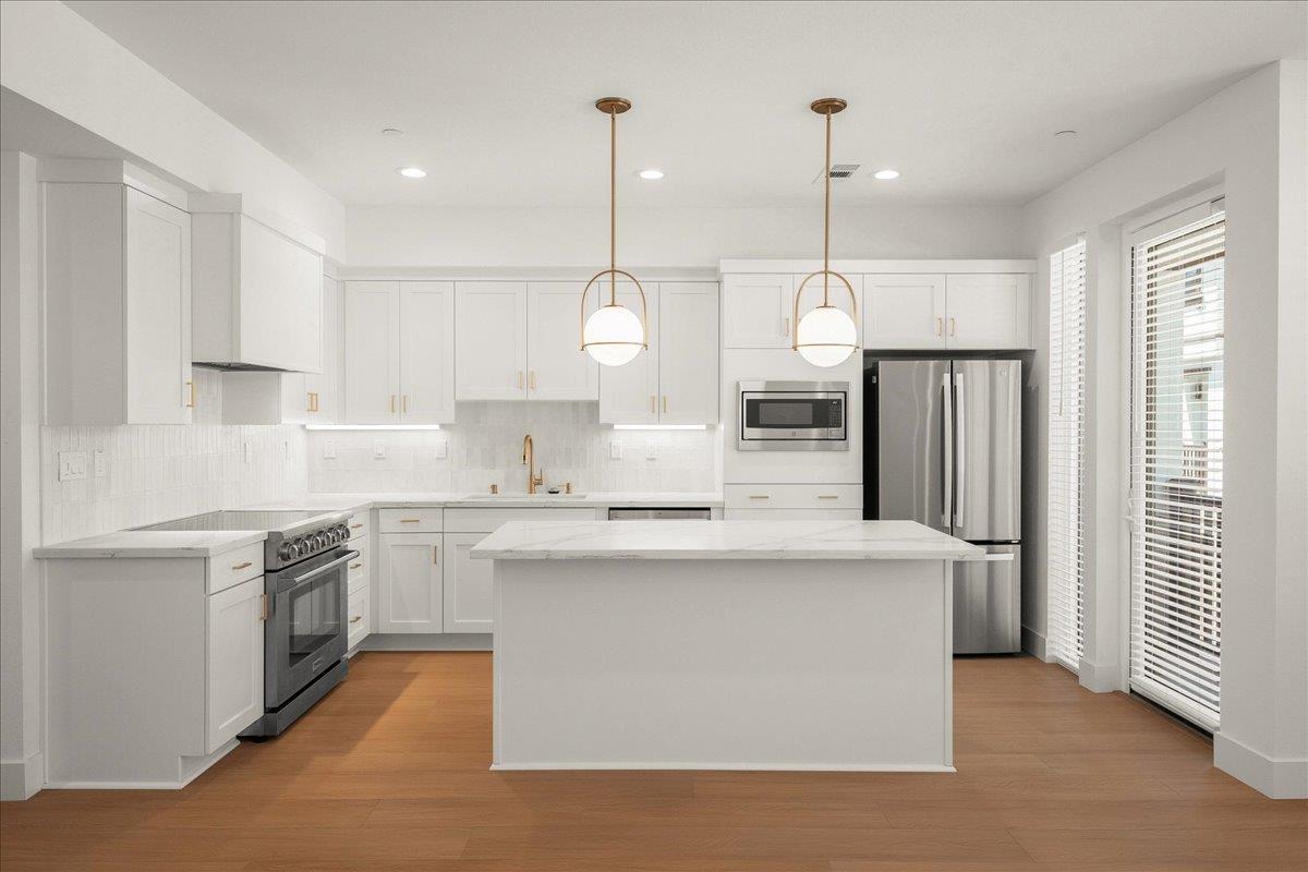 Detail Gallery Image 7 of 25 For 224 Carroll St #8,  Sunnyvale,  CA 94086 - 3 Beds | 2/1 Baths