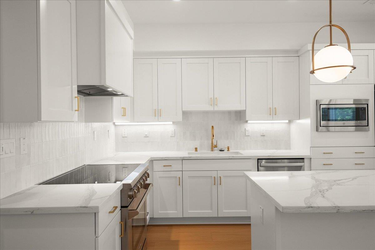 Detail Gallery Image 8 of 25 For 224 Carroll St #8,  Sunnyvale,  CA 94086 - 3 Beds | 2/1 Baths