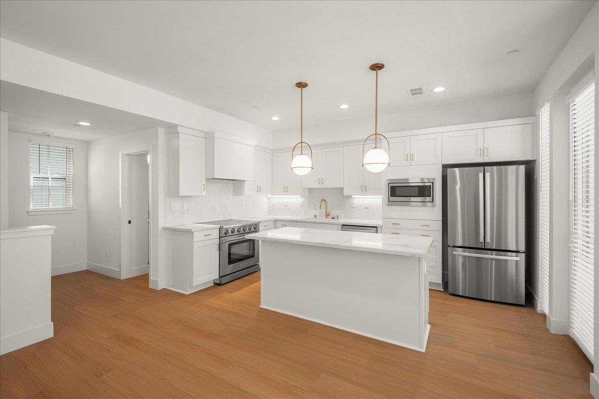 Detail Gallery Image 9 of 25 For 224 Carroll St #8,  Sunnyvale,  CA 94086 - 3 Beds | 2/1 Baths