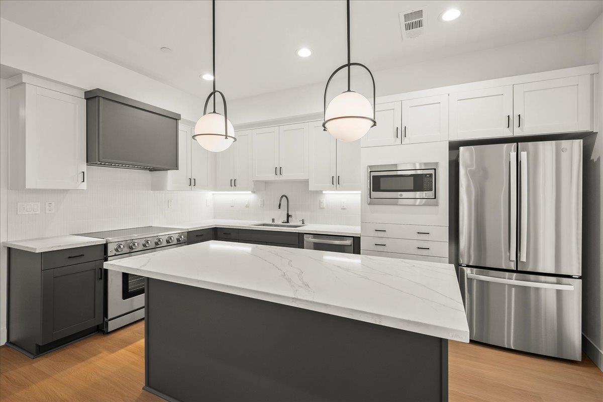 Detail Gallery Image 10 of 30 For 224 Carroll St #2,  Sunnyvale,  CA 94086 - 3 Beds | 2/1 Baths