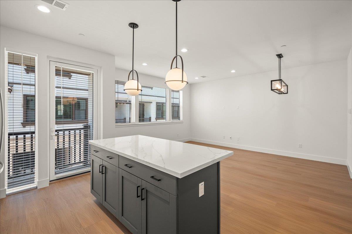 Detail Gallery Image 12 of 30 For 224 Carroll St #2,  Sunnyvale,  CA 94086 - 3 Beds | 2/1 Baths