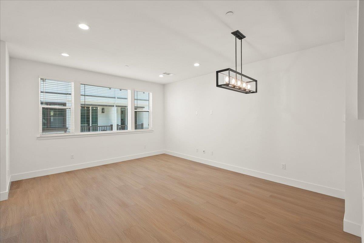 Detail Gallery Image 3 of 30 For 224 Carroll St #2,  Sunnyvale,  CA 94086 - 3 Beds | 2/1 Baths