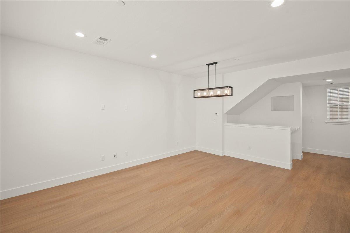 Detail Gallery Image 4 of 30 For 224 Carroll St #2,  Sunnyvale,  CA 94086 - 3 Beds | 2/1 Baths