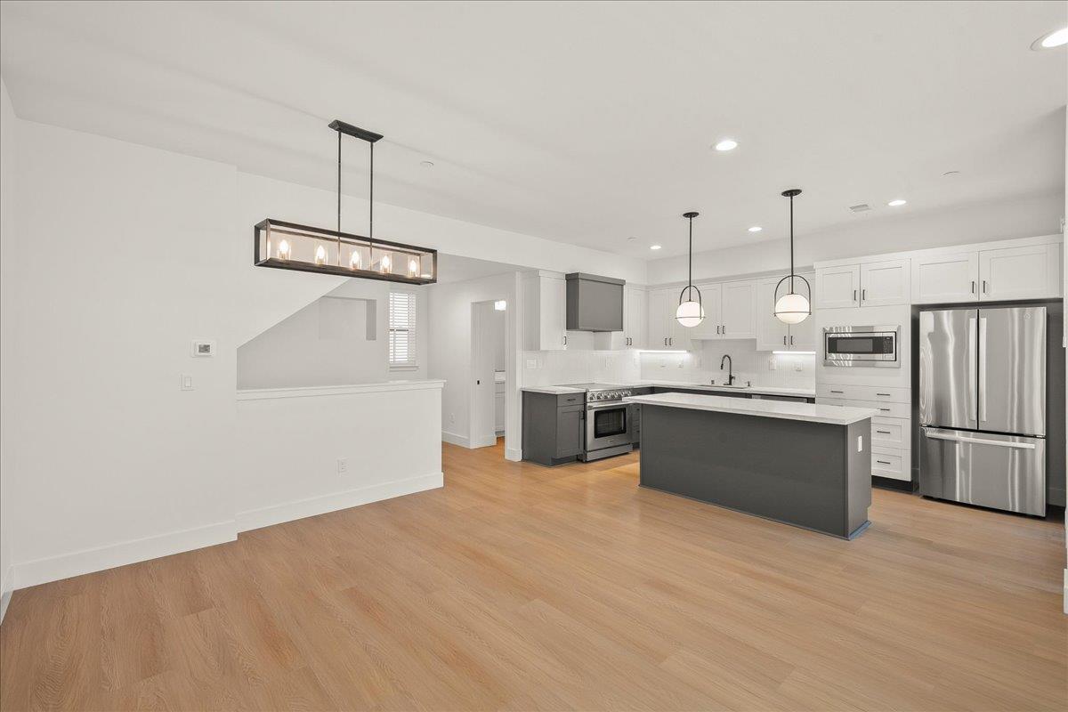 Detail Gallery Image 6 of 30 For 224 Carroll St #2,  Sunnyvale,  CA 94086 - 3 Beds | 2/1 Baths