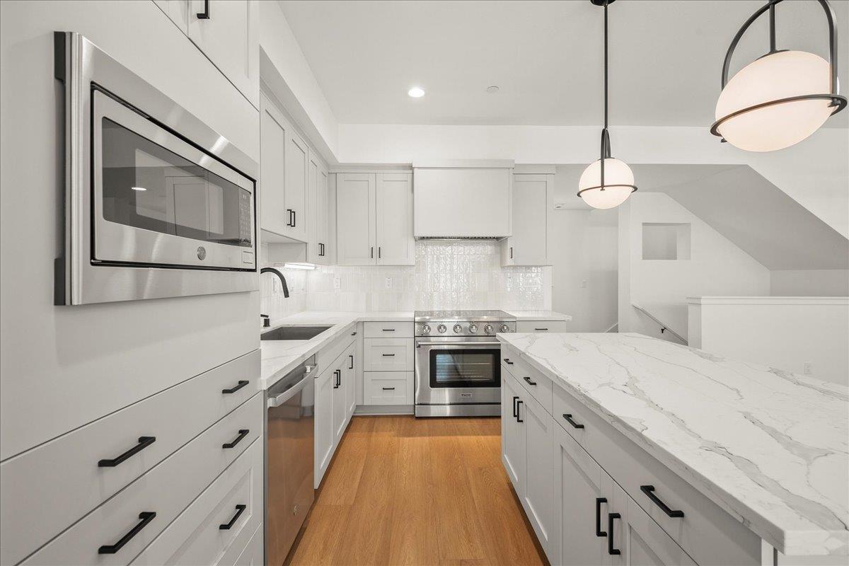 Detail Gallery Image 13 of 31 For 224 Carroll St #7,  Sunnyvale,  CA 94086 - 3 Beds | 2/1 Baths