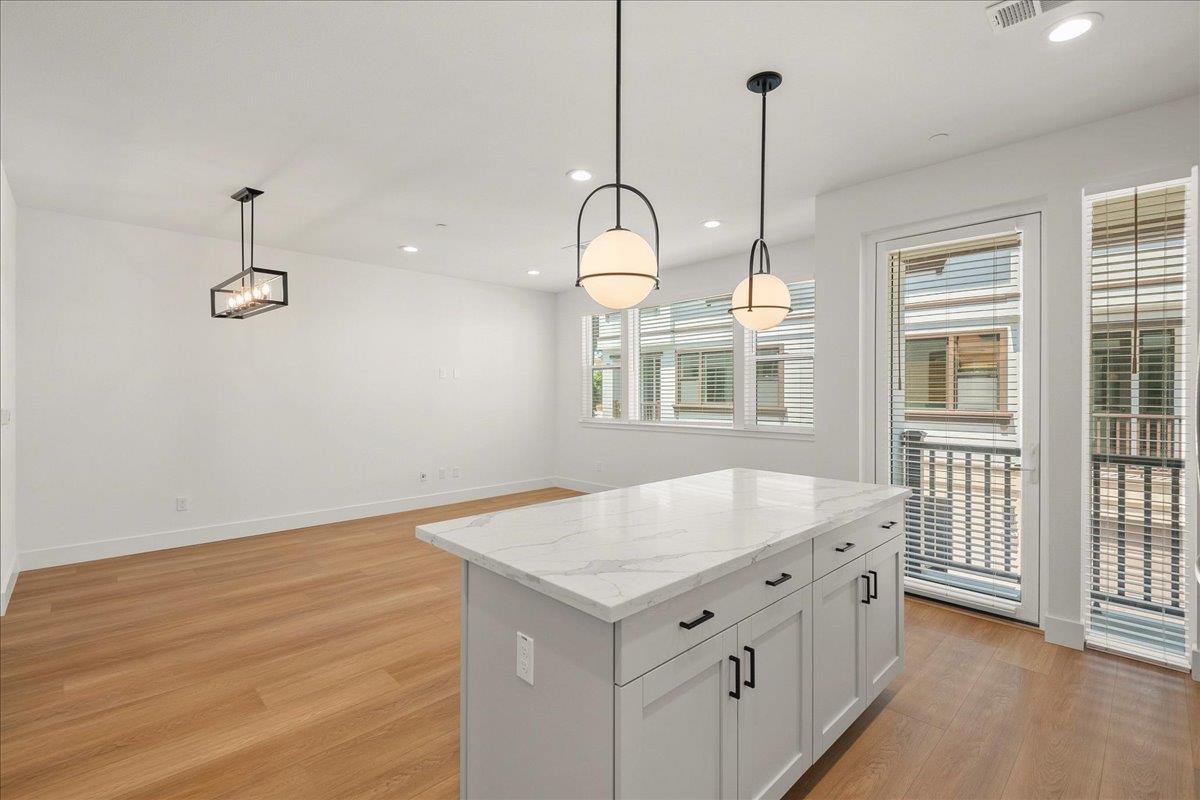 Detail Gallery Image 14 of 31 For 224 Carroll St #7,  Sunnyvale,  CA 94086 - 3 Beds | 2/1 Baths