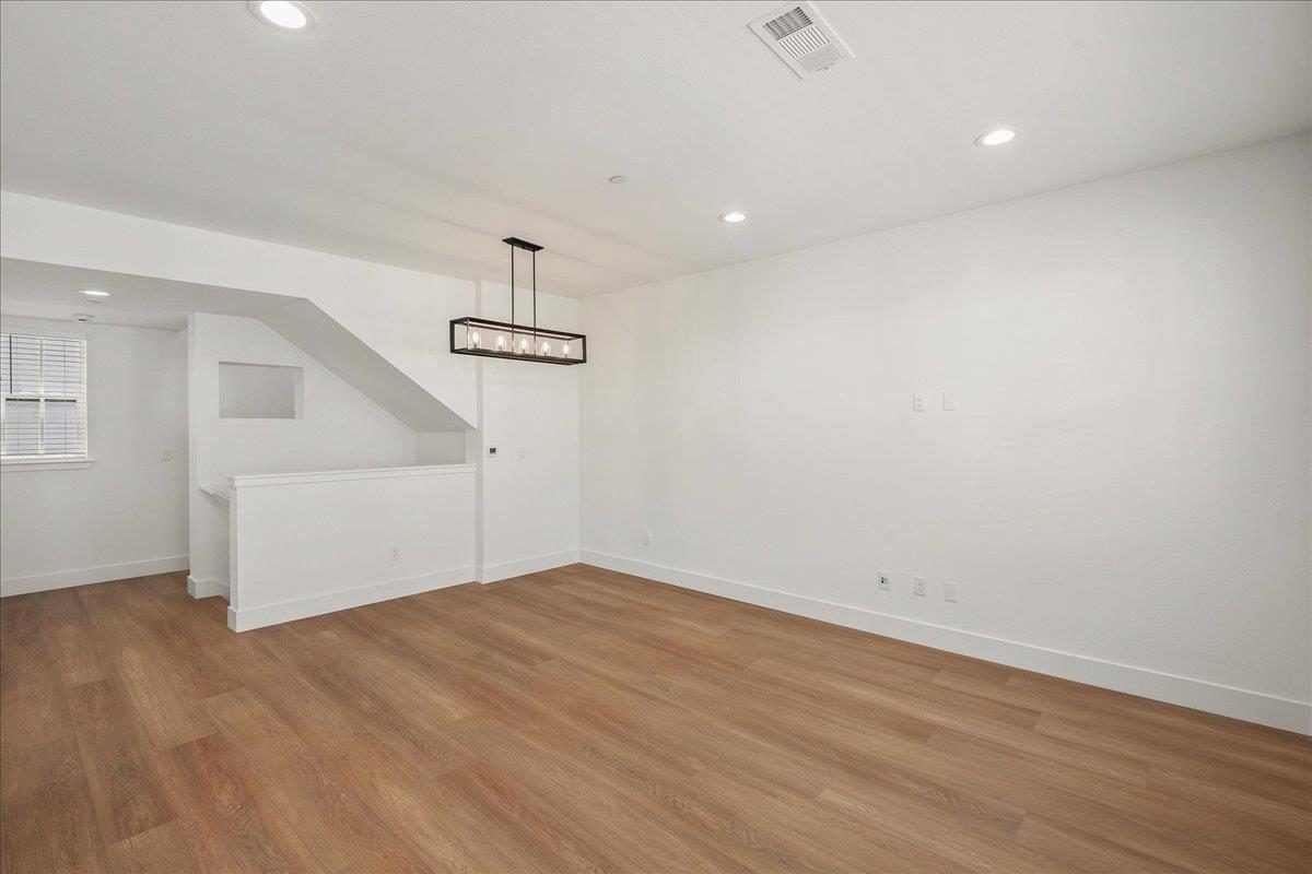 Detail Gallery Image 8 of 31 For 224 Carroll St #7,  Sunnyvale,  CA 94086 - 3 Beds | 2/1 Baths