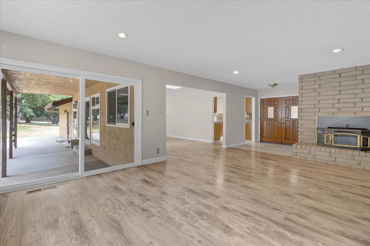 Detail Gallery Image 13 of 41 For 19515 Vierra Canyon Rd, Salinas,  CA 93907 - 4 Beds | 2/1 Baths