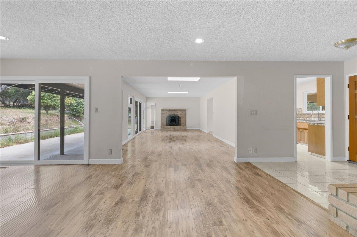Detail Gallery Image 14 of 41 For 19515 Vierra Canyon Rd, Salinas,  CA 93907 - 4 Beds | 2/1 Baths