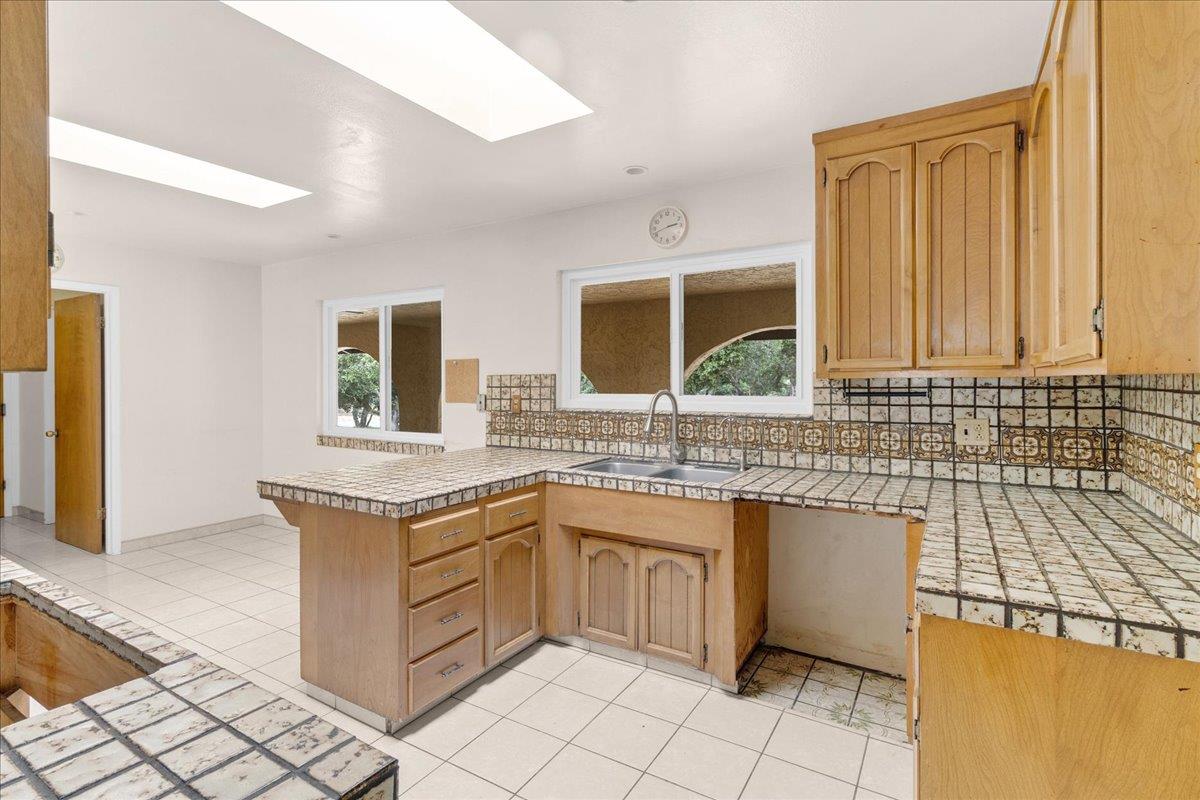 Detail Gallery Image 19 of 41 For 19515 Vierra Canyon Rd, Salinas,  CA 93907 - 4 Beds | 2/1 Baths