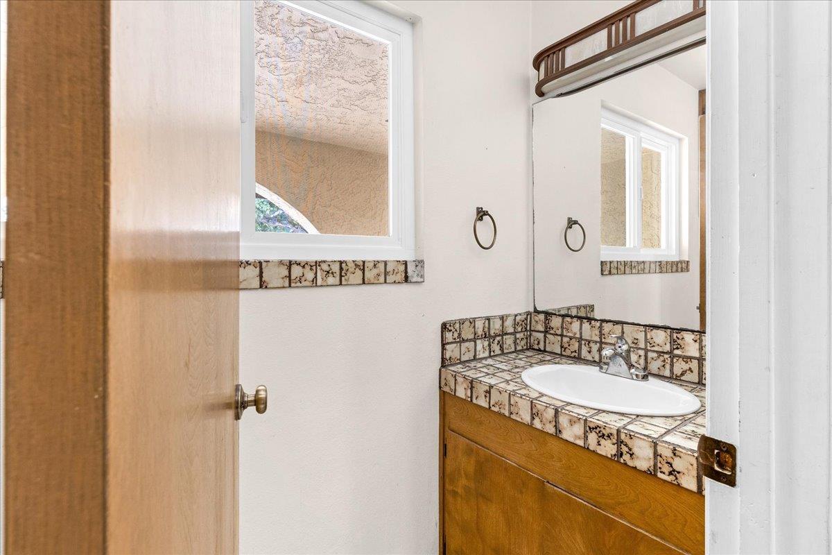 Detail Gallery Image 23 of 41 For 19515 Vierra Canyon Rd, Salinas,  CA 93907 - 4 Beds | 2/1 Baths
