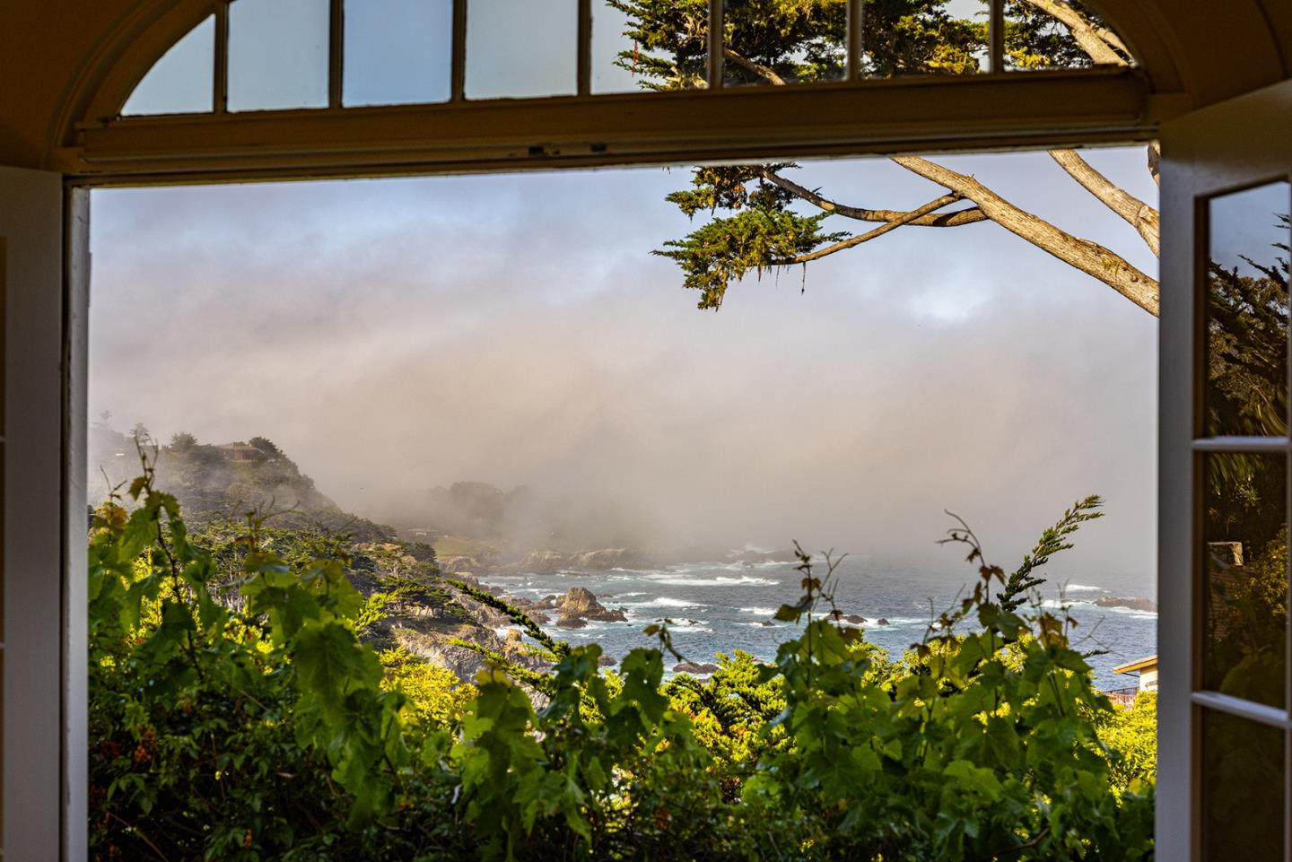 Detail Gallery Image 14 of 48 For 110 Pine Way, Carmel,  CA 93923 - 4 Beds | 4/1 Baths