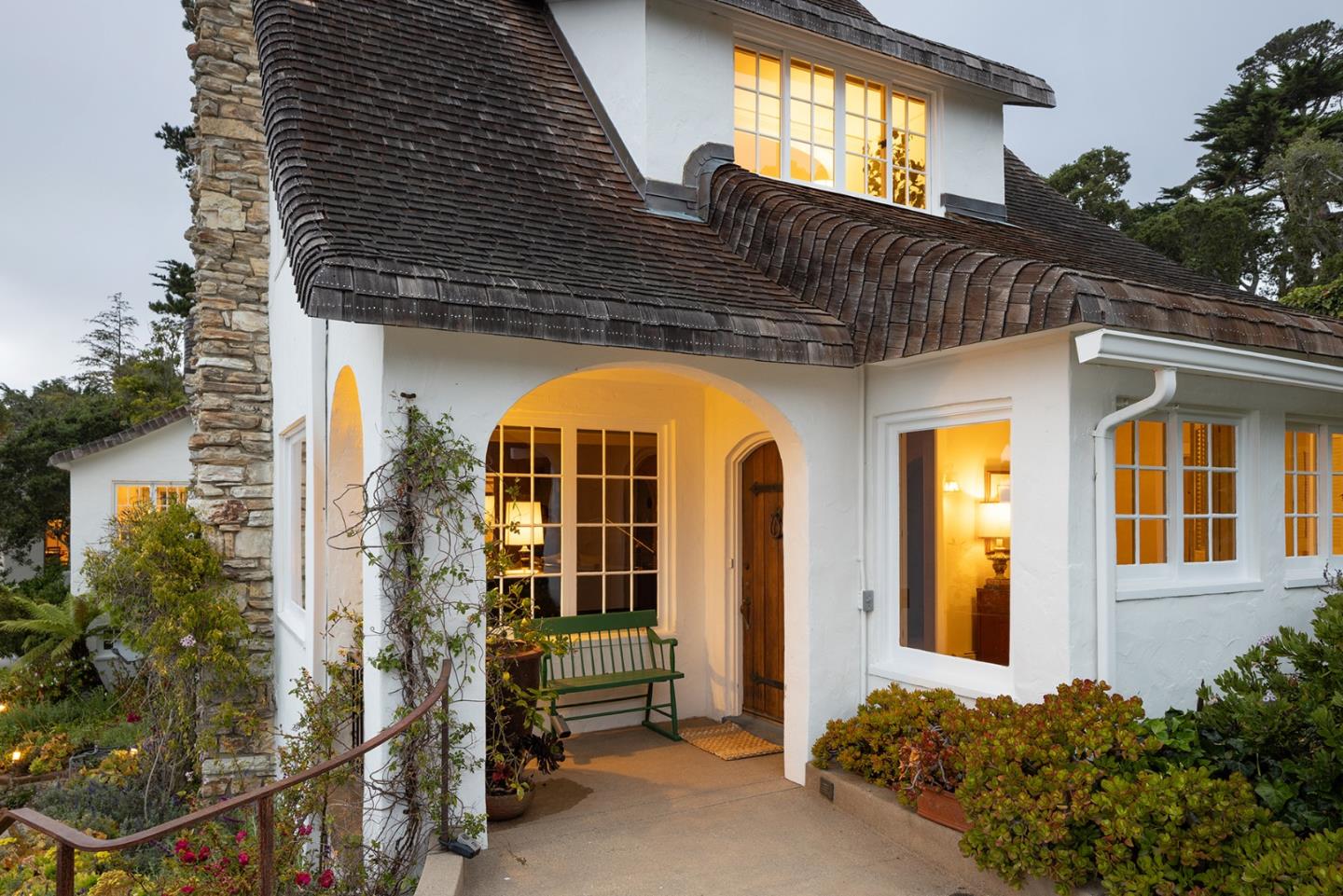 Detail Gallery Image 3 of 48 For 110 Pine Way, Carmel,  CA 93923 - 4 Beds | 4/1 Baths