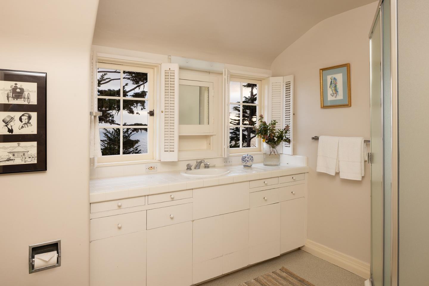 Detail Gallery Image 30 of 48 For 110 Pine Way, Carmel,  CA 93923 - 4 Beds | 4/1 Baths