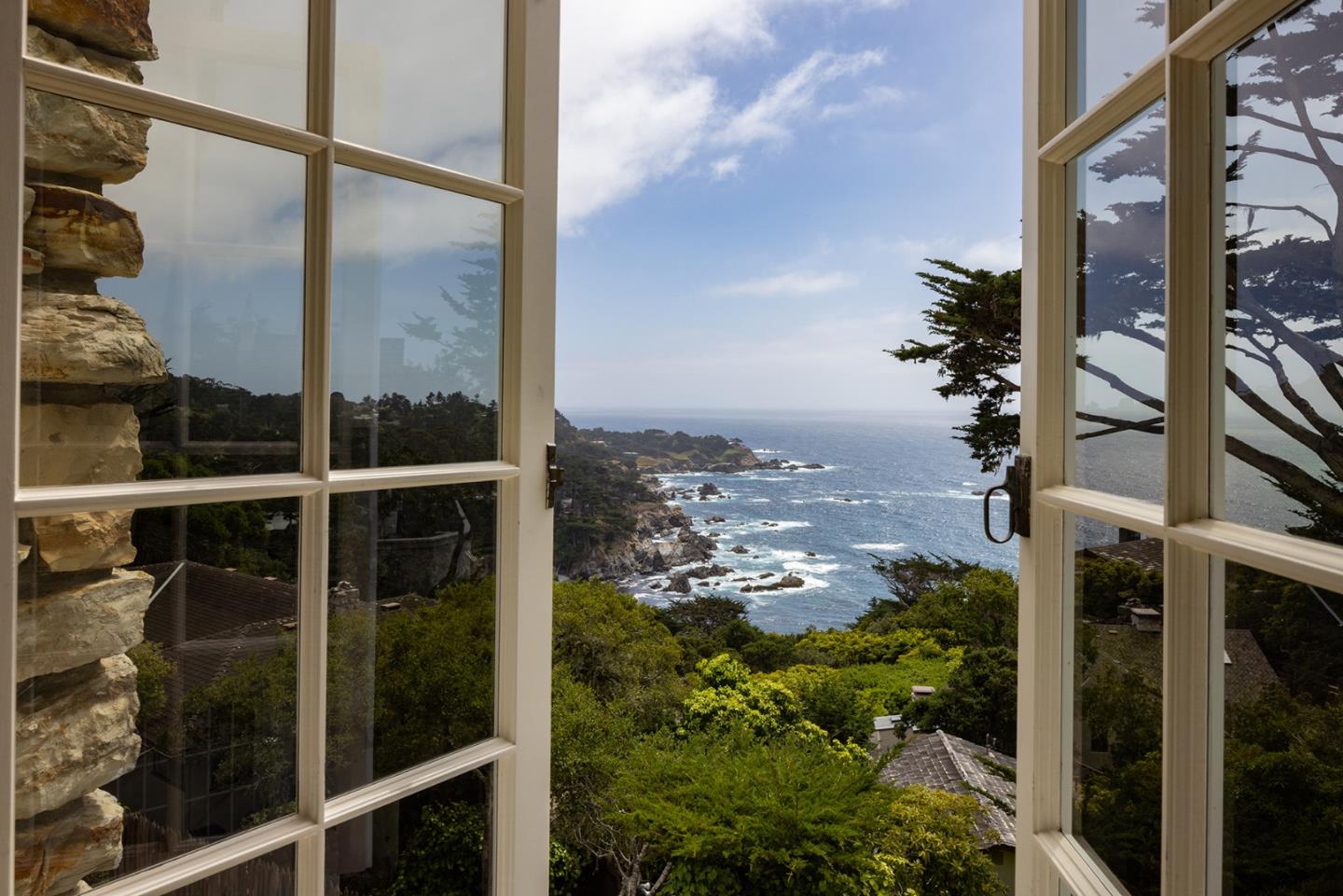 Detail Gallery Image 31 of 48 For 110 Pine Way, Carmel,  CA 93923 - 4 Beds | 4/1 Baths