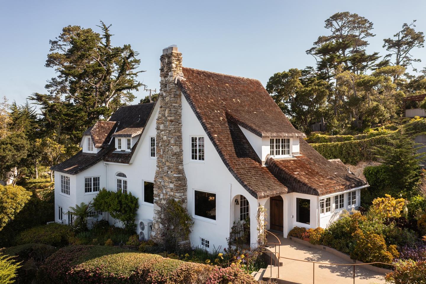 Detail Gallery Image 5 of 48 For 110 Pine Way, Carmel,  CA 93923 - 4 Beds | 4/1 Baths