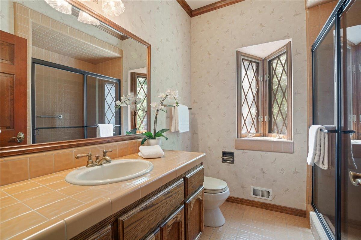 Detail Gallery Image 10 of 44 For 13217 Padero Ct, Saratoga,  CA 95070 - 5 Beds | 4/1 Baths