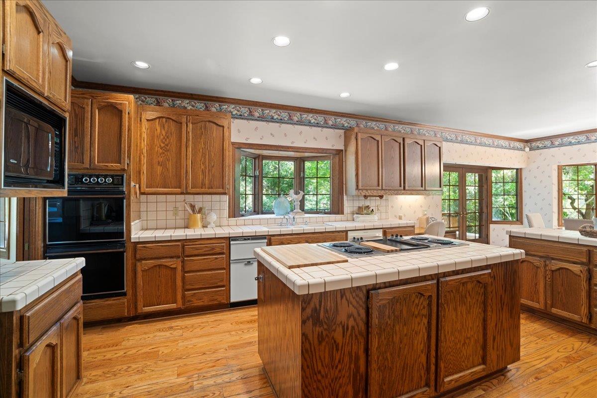 Detail Gallery Image 11 of 44 For 13217 Padero Ct, Saratoga,  CA 95070 - 5 Beds | 4/1 Baths