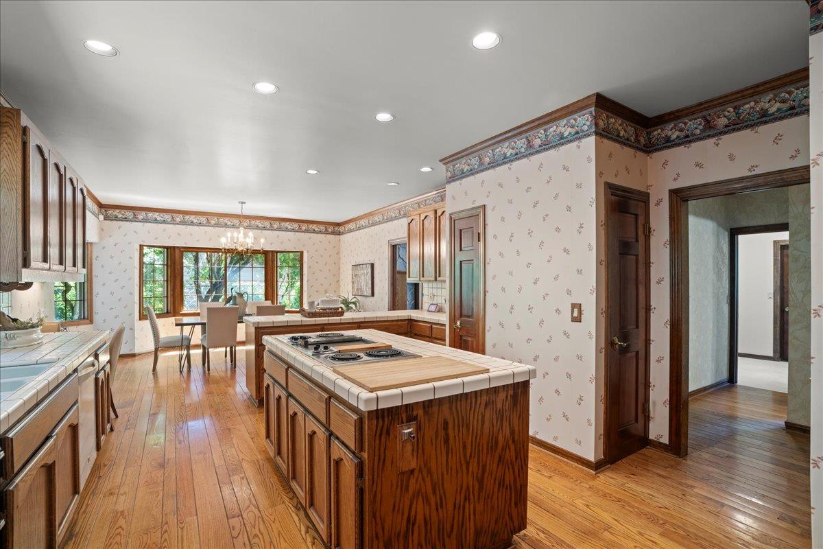 Detail Gallery Image 12 of 44 For 13217 Padero Ct, Saratoga,  CA 95070 - 5 Beds | 4/1 Baths