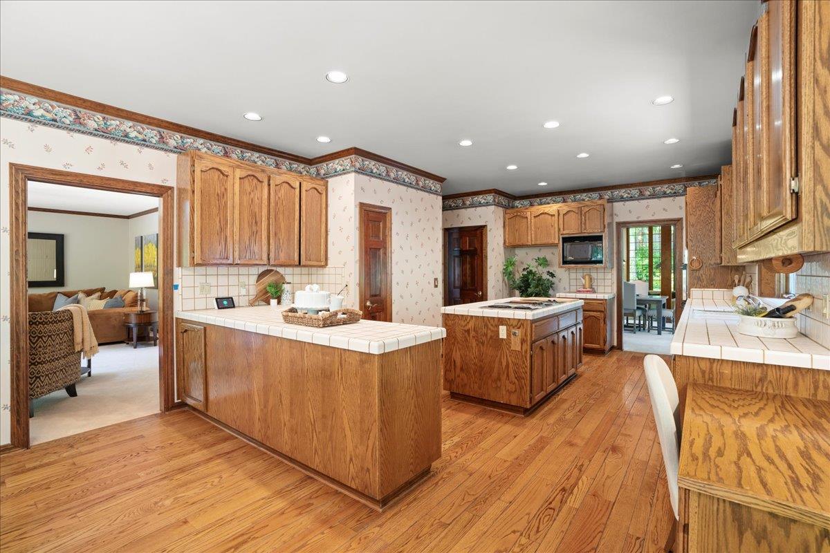 Detail Gallery Image 13 of 44 For 13217 Padero Ct, Saratoga,  CA 95070 - 5 Beds | 4/1 Baths