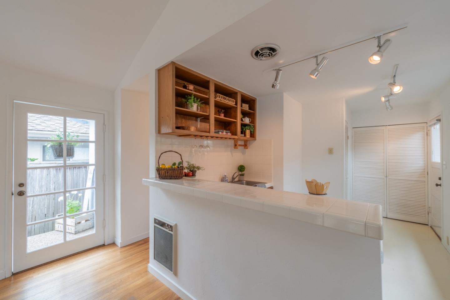 Detail Gallery Image 13 of 23 For 2ne Ocean and Guadalupe Ave, Carmel,  CA 93923 - 1 Beds | 1 Baths