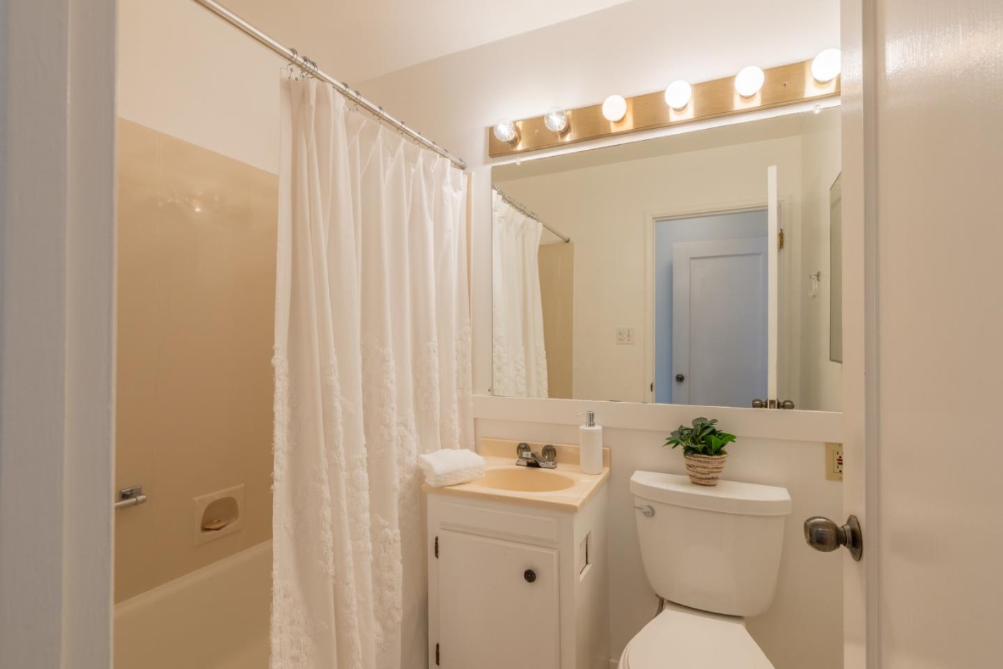 Detail Gallery Image 14 of 23 For 2ne Ocean and Guadalupe Ave, Carmel,  CA 93923 - 1 Beds | 1 Baths