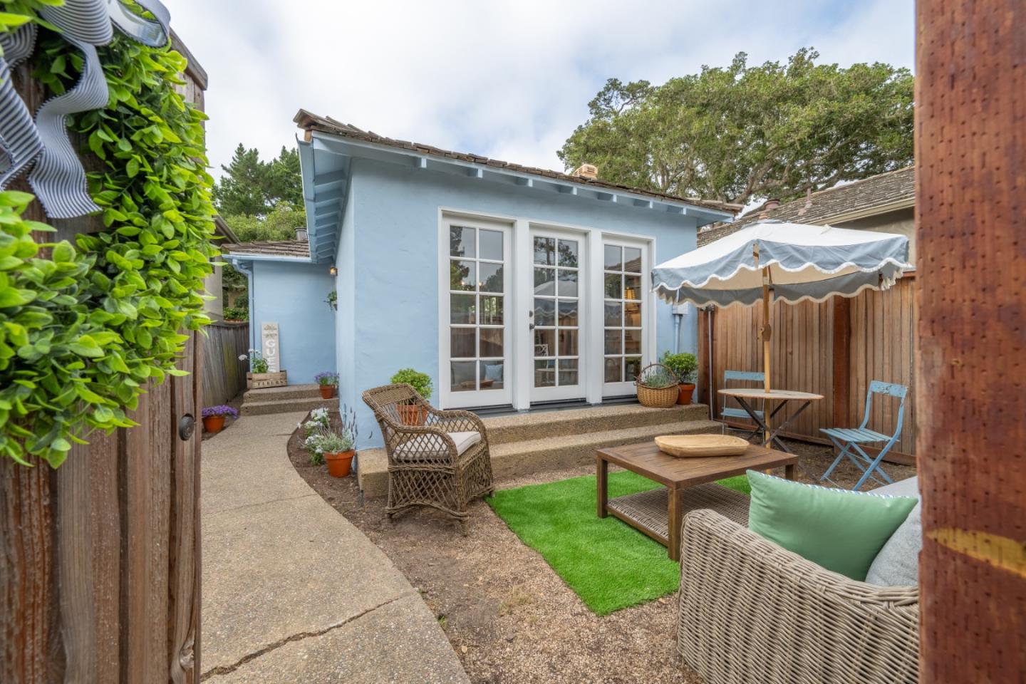 Detail Gallery Image 2 of 23 For 2ne Ocean and Guadalupe Ave, Carmel,  CA 93923 - 1 Beds | 1 Baths
