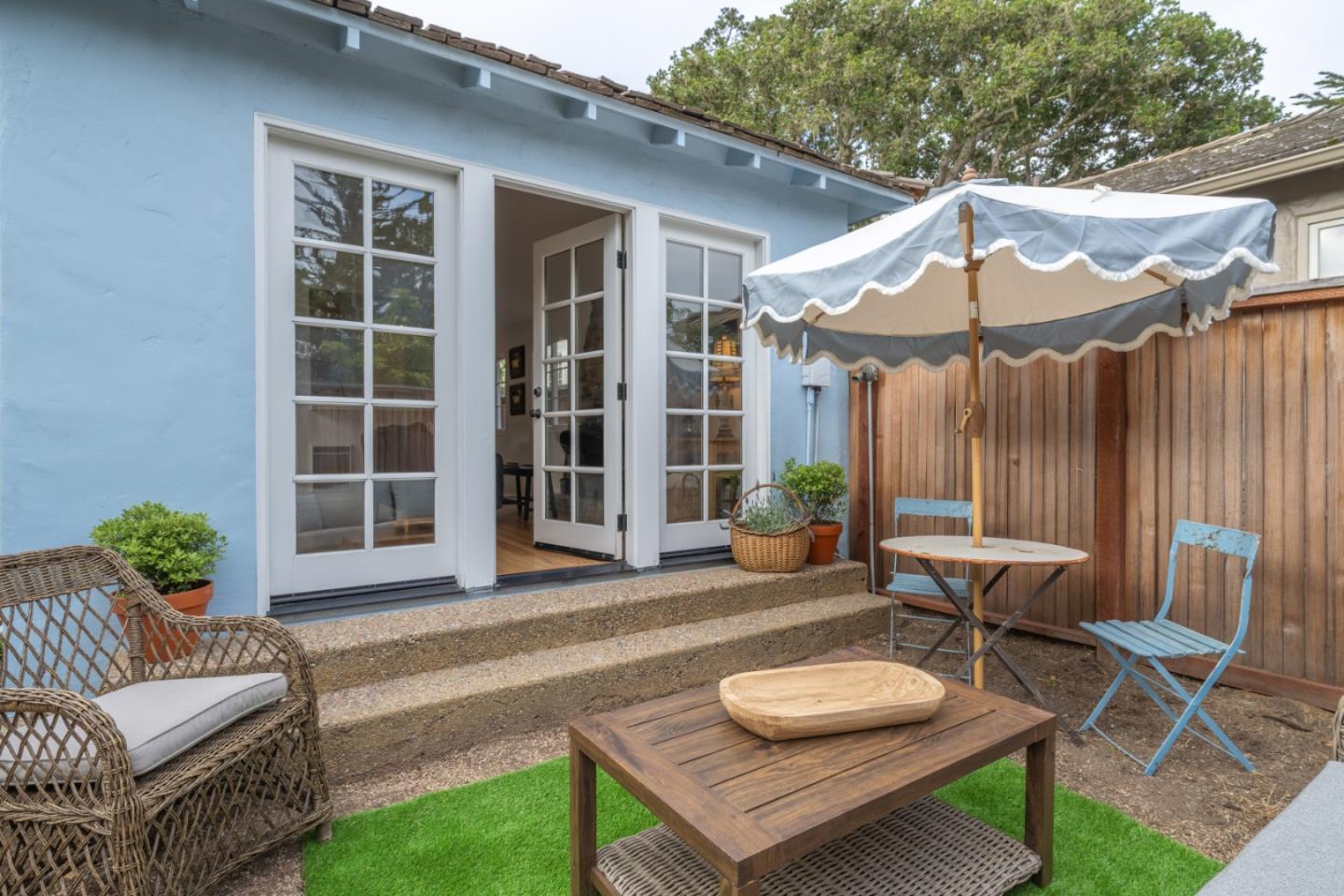 Detail Gallery Image 3 of 23 For 2ne Ocean and Guadalupe Ave, Carmel,  CA 93923 - 1 Beds | 1 Baths
