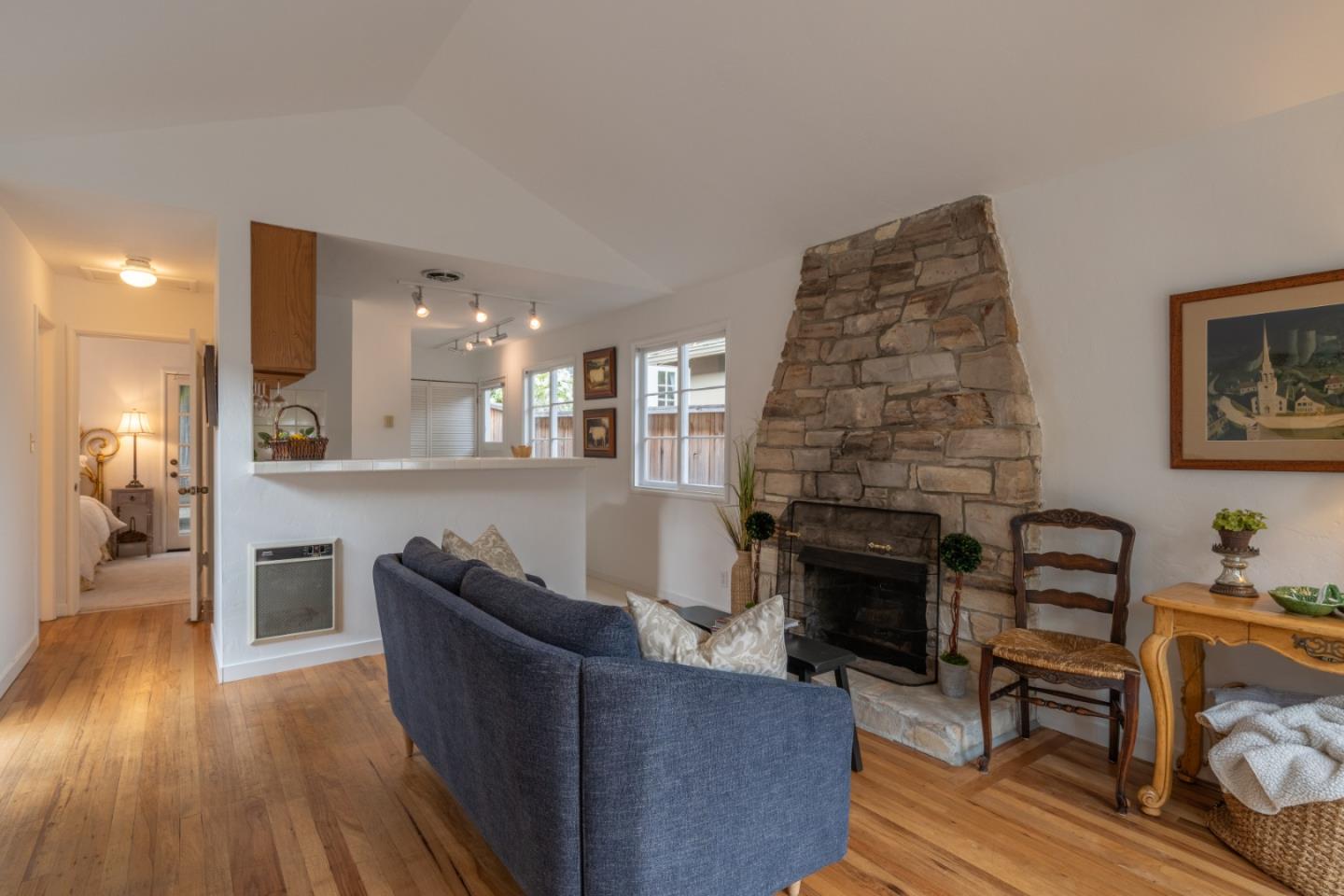 Detail Gallery Image 4 of 23 For 2ne Ocean and Guadalupe Ave, Carmel,  CA 93923 - 1 Beds | 1 Baths