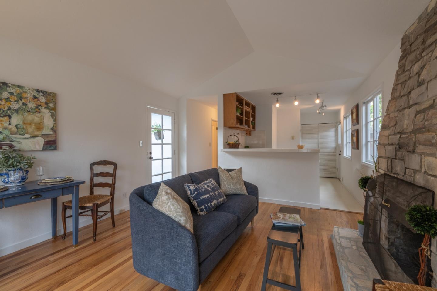 Detail Gallery Image 5 of 23 For 2ne Ocean and Guadalupe Ave, Carmel,  CA 93923 - 1 Beds | 1 Baths