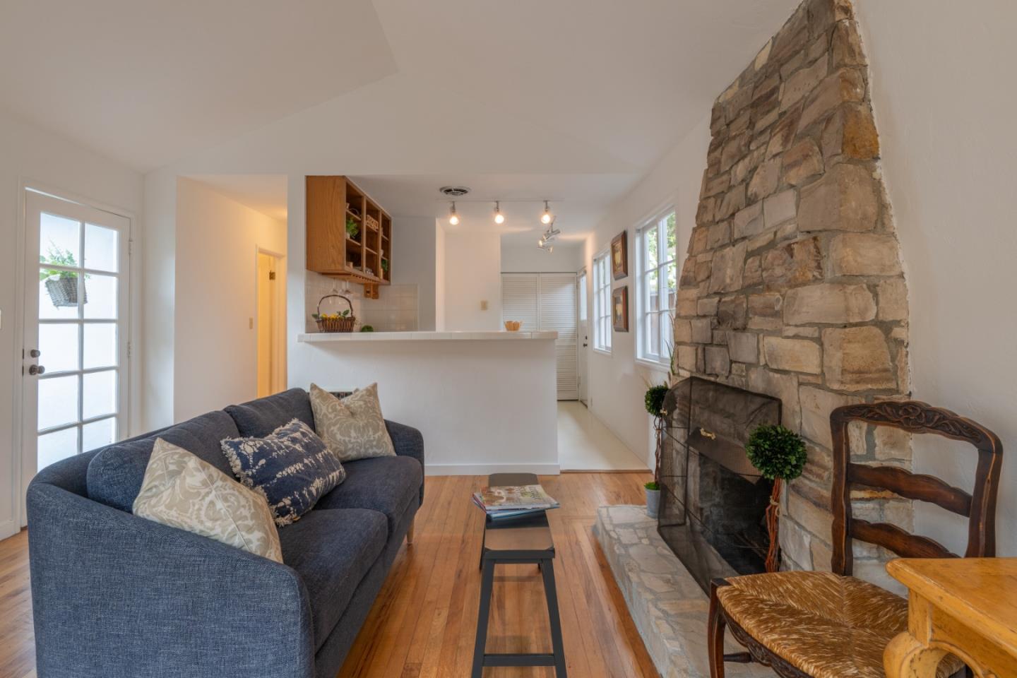 Detail Gallery Image 6 of 23 For 2ne Ocean and Guadalupe Ave, Carmel,  CA 93923 - 1 Beds | 1 Baths