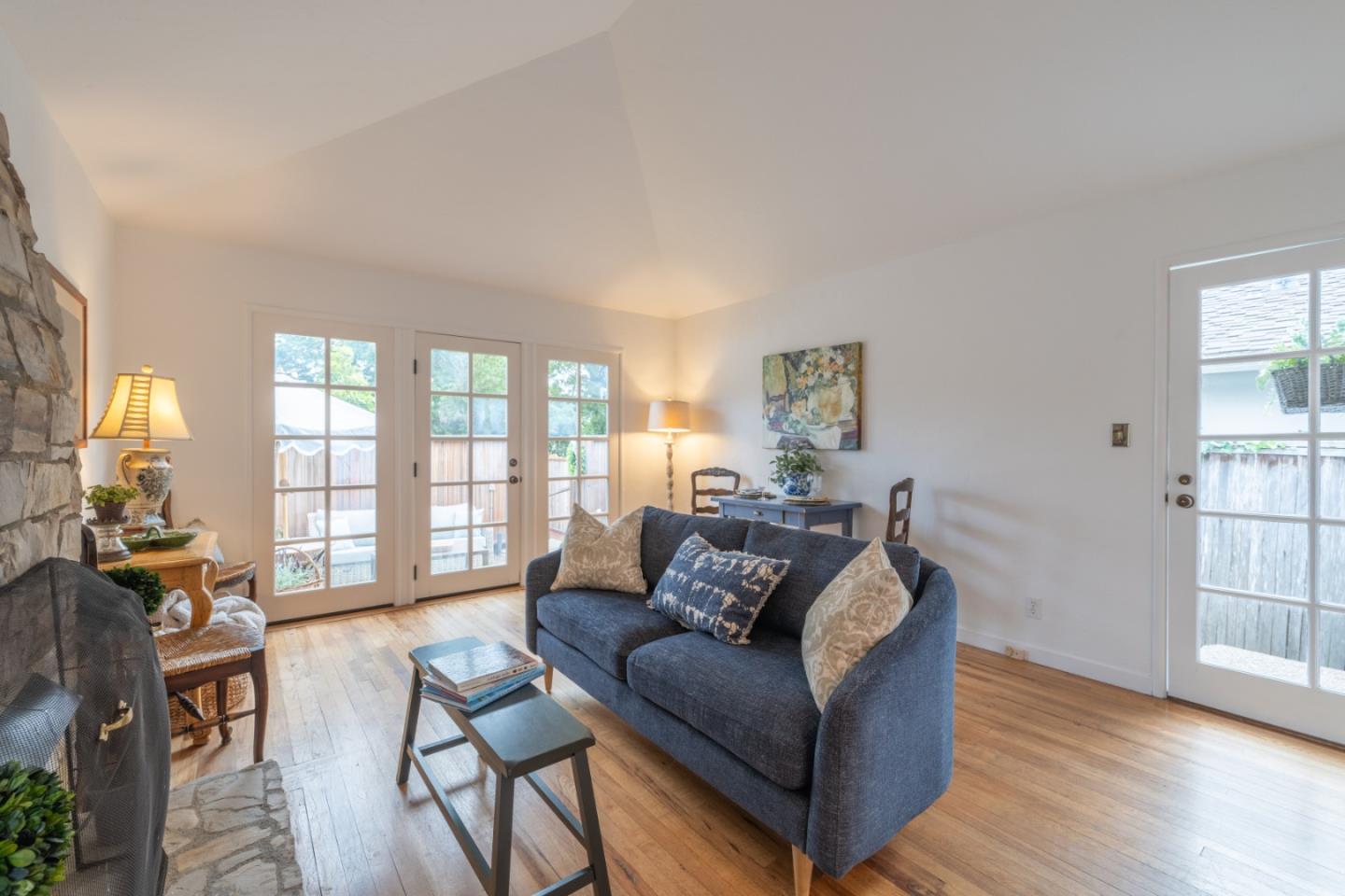 Detail Gallery Image 8 of 23 For 2ne Ocean and Guadalupe Ave, Carmel,  CA 93923 - 1 Beds | 1 Baths