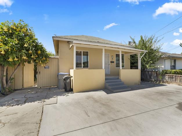 Detail Gallery Image 2 of 25 For 1453 Whitton Ave, San Jose,  CA 95116 - 4 Beds | 2 Baths