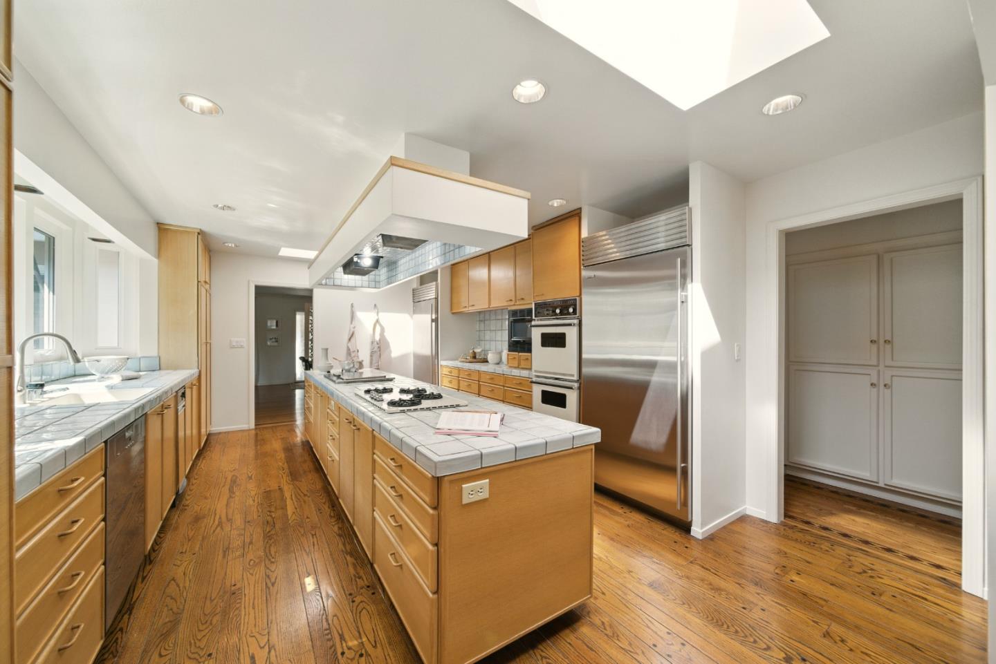 Detail Gallery Image 18 of 59 For 263 W Oakwood Blvd, Redwood City,  CA 94061 - 3 Beds | 2 Baths