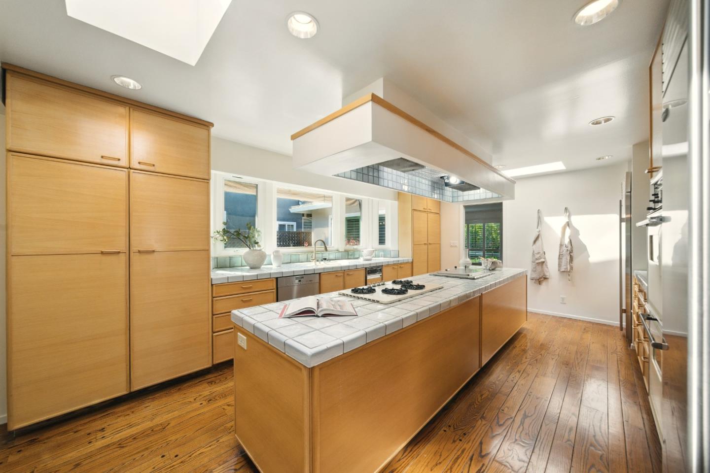 Detail Gallery Image 19 of 59 For 263 W Oakwood Blvd, Redwood City,  CA 94061 - 3 Beds | 2 Baths