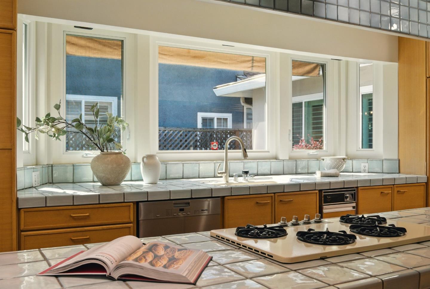 Detail Gallery Image 21 of 59 For 263 W Oakwood Blvd, Redwood City,  CA 94061 - 3 Beds | 2 Baths