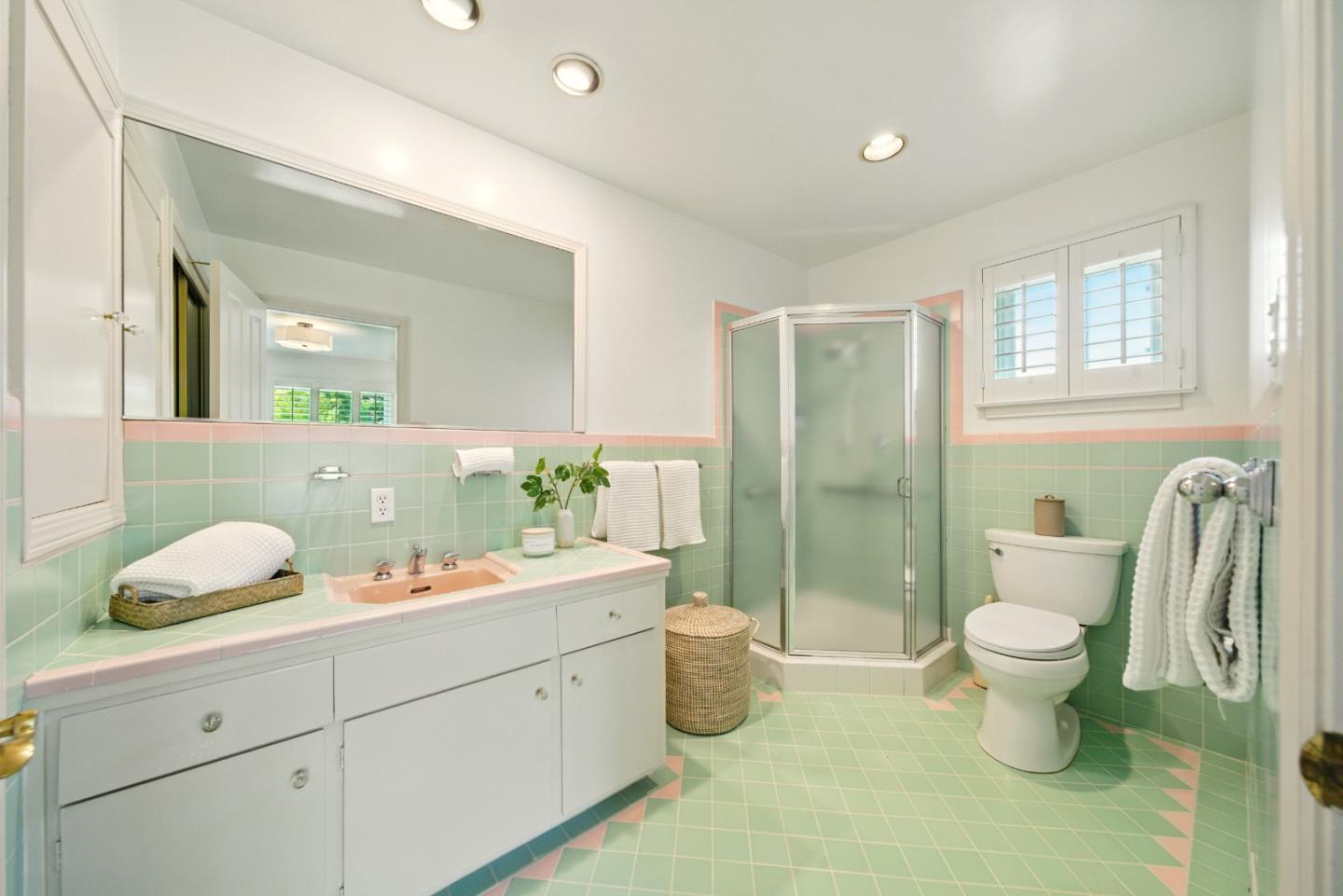 Detail Gallery Image 31 of 59 For 263 W Oakwood Blvd, Redwood City,  CA 94061 - 3 Beds | 2 Baths