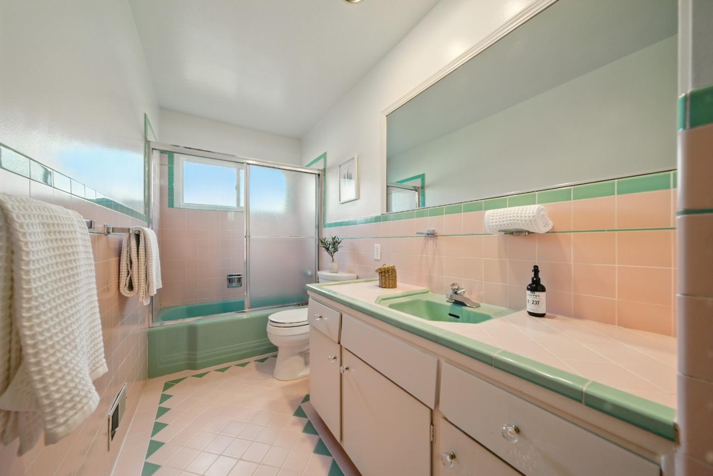 Detail Gallery Image 38 of 59 For 263 W Oakwood Blvd, Redwood City,  CA 94061 - 3 Beds | 2 Baths