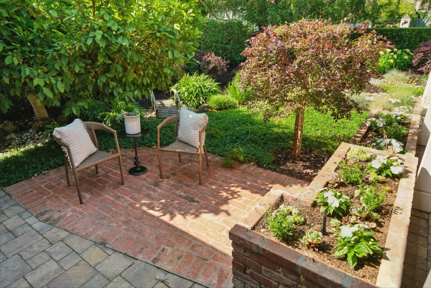 Detail Gallery Image 6 of 59 For 263 W Oakwood Blvd, Redwood City,  CA 94061 - 3 Beds | 2 Baths