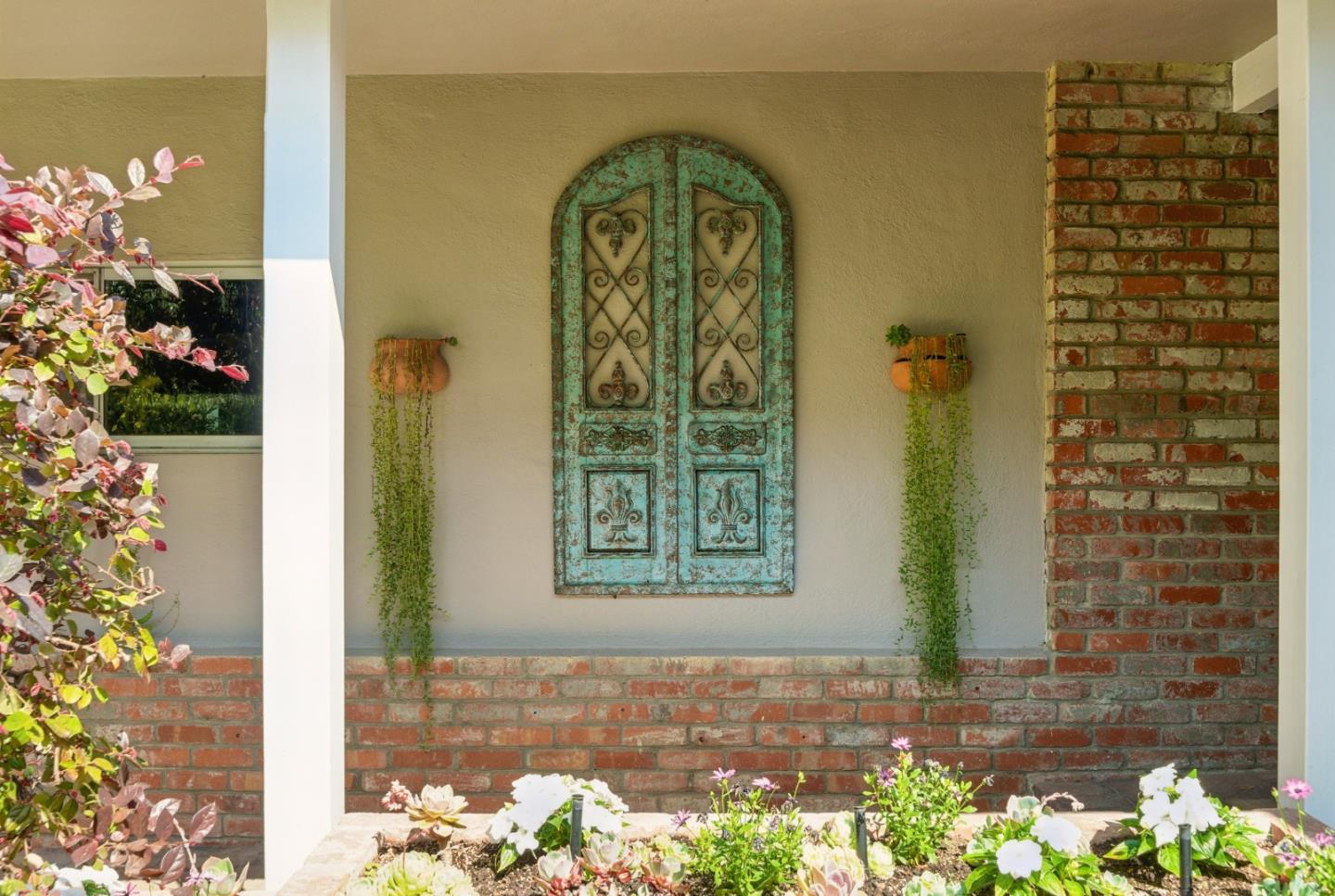 Detail Gallery Image 7 of 59 For 263 W Oakwood Blvd, Redwood City,  CA 94061 - 3 Beds | 2 Baths