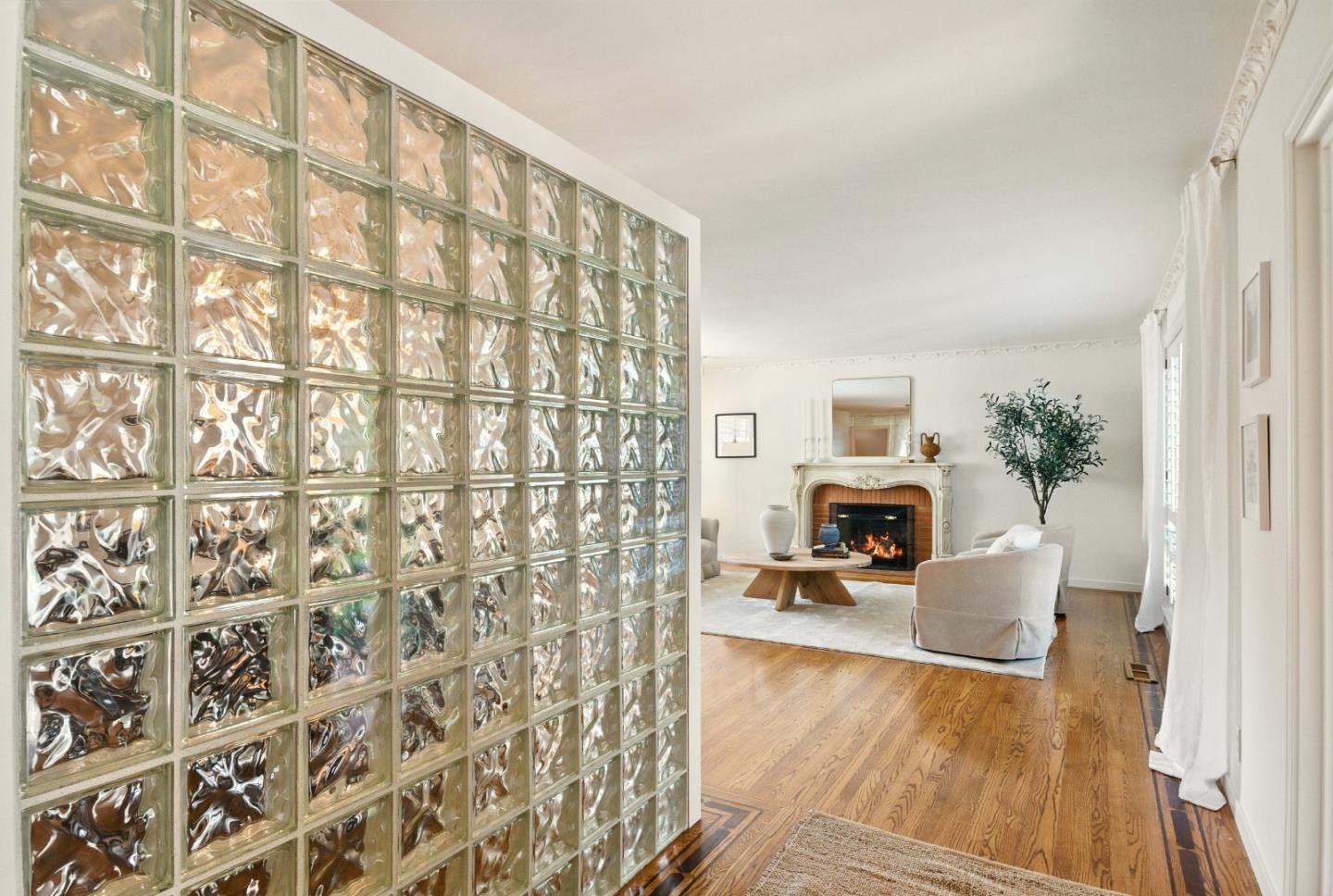 Detail Gallery Image 9 of 59 For 263 W Oakwood Blvd, Redwood City,  CA 94061 - 3 Beds | 2 Baths