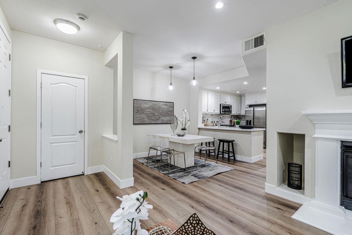 Detail Gallery Image 10 of 34 For 6124 Old Quarry Loop, Oakland,  CA 94605 - 4 Beds | 3 Baths