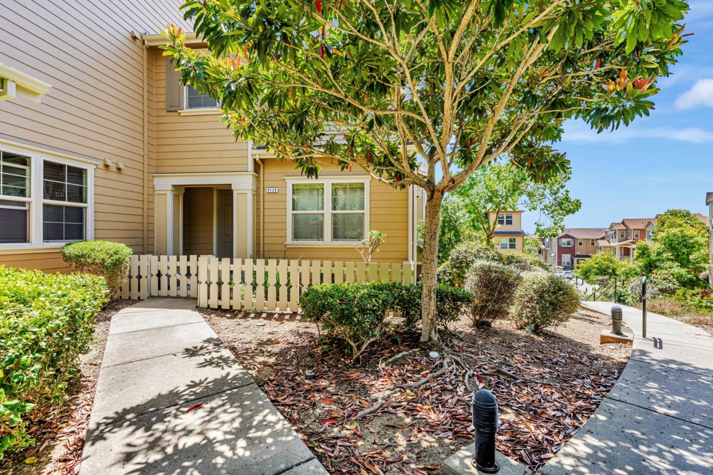 Detail Gallery Image 2 of 34 For 6124 Old Quarry Loop, Oakland,  CA 94605 - 4 Beds | 3 Baths
