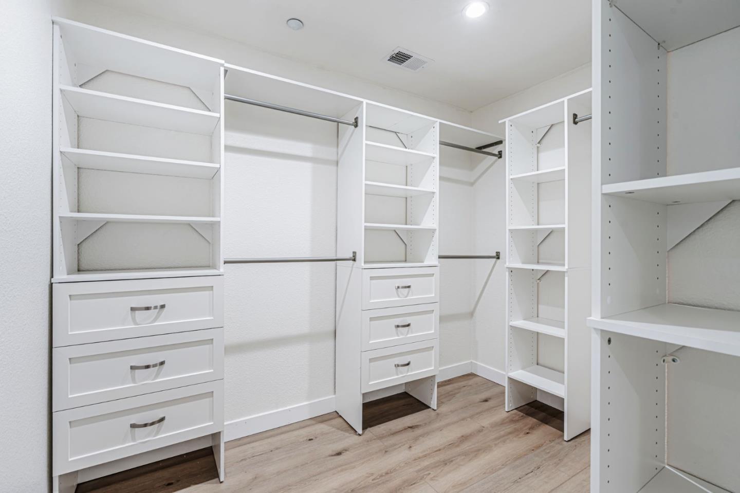 Detail Gallery Image 25 of 34 For 6124 Old Quarry Loop, Oakland,  CA 94605 - 4 Beds | 3 Baths