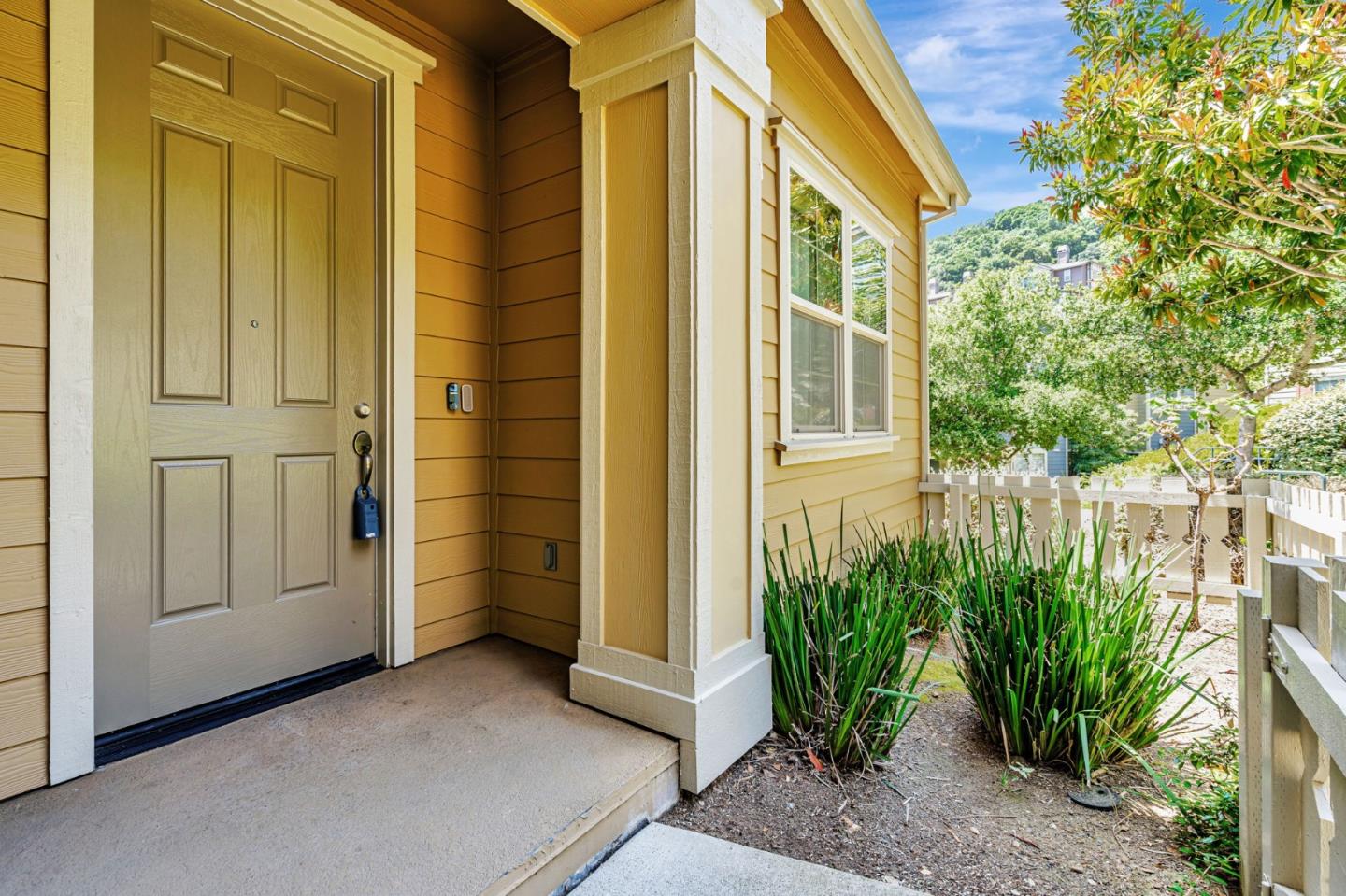 Detail Gallery Image 3 of 34 For 6124 Old Quarry Loop, Oakland,  CA 94605 - 4 Beds | 3 Baths