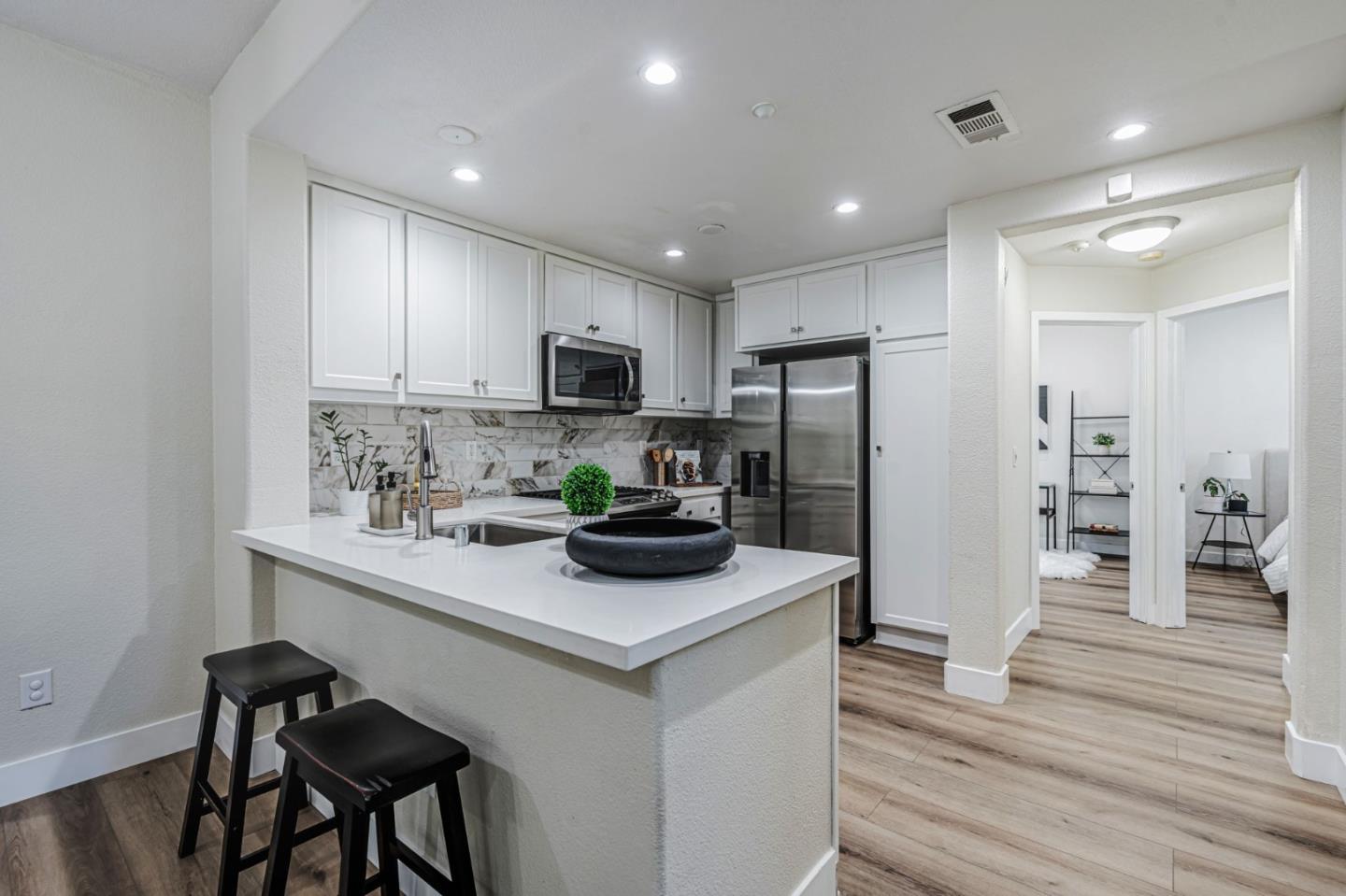 Detail Gallery Image 7 of 34 For 6124 Old Quarry Loop, Oakland,  CA 94605 - 4 Beds | 3 Baths
