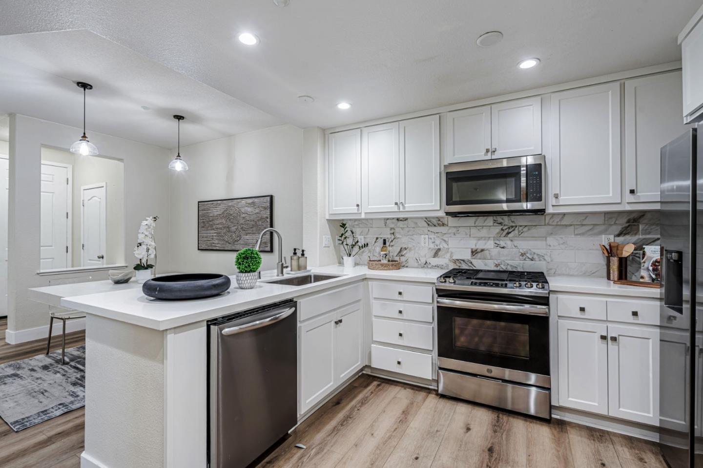 Detail Gallery Image 9 of 34 For 6124 Old Quarry Loop, Oakland,  CA 94605 - 4 Beds | 3 Baths