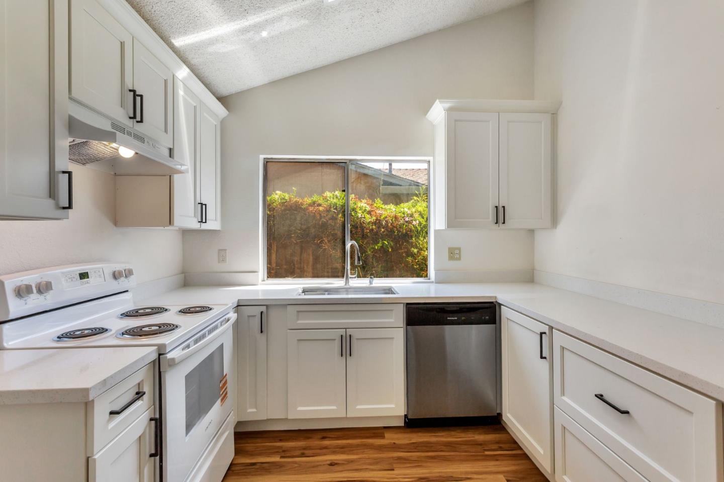 Detail Gallery Image 11 of 28 For 149 Drytown Ct, Vallejo,  CA 94589 - 3 Beds | 2 Baths